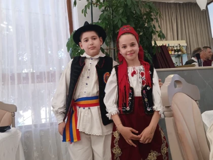 (FOTO+VIDEO) Un sat mic, o tradiție vie: copiii din Măgulicea duc mai departe folclorul