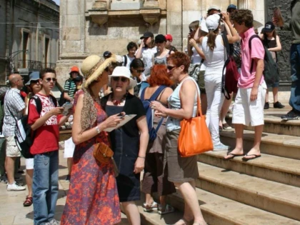 FRANCEZII, CEI MAI ZGÂRCIȚI TURIȘTI