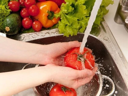 Fructe şi legume pe care să nu le mănânci niciodată fără să le speli înainte