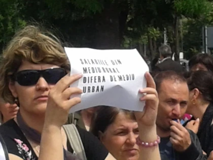 Funcționarii publici ies în stradă