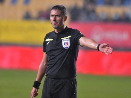 Gălățeanul Adrian Cojocaru o arbitrează pe UTA, în duelul de pe Cluj Arena