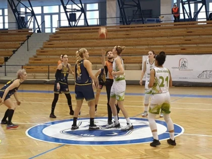 "Galben-albastrele" au câştigat două sferturi cu campioana, dar Sepsi s-a impus clar în final