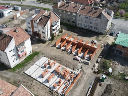 Garaje noi și spații verzi pentru locuitorii orașului Pecica
