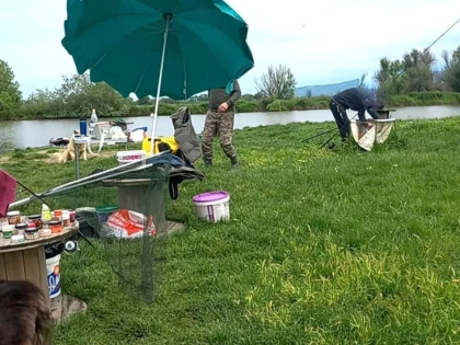 Garda de Mediu a amendat cu 40.000 de lei o firmă care deține o pescărie în Zăbrani