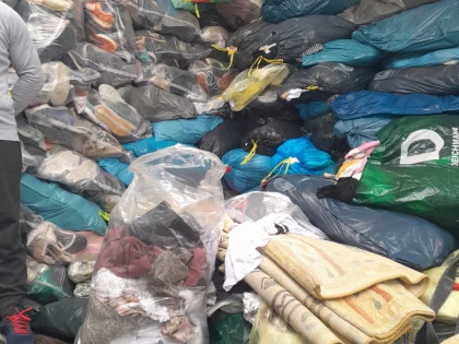 Garda de Mediu a confiscat 17 tone de haine vechi, în urma unei sesizări făcute de Protecția Consumatorilor Arad