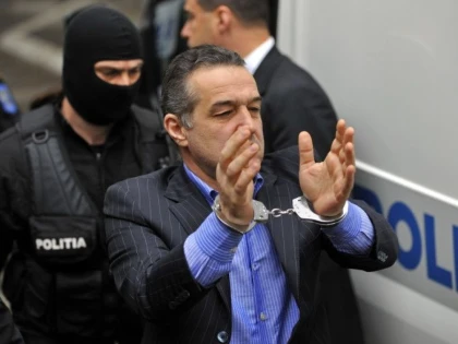 GIGI BECALI ARE DIN NOU DREPTUL DE A PRIMI VIZITE SI PACHETE