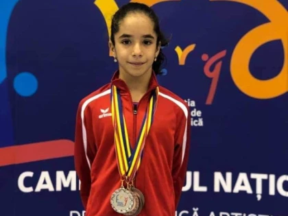 Gimnasta arădeană Ayiana Marinescu, cvadruplă medaliată naţională la junioare II!