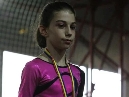 GIMNASTA ARADEANA IULIA BERAR A CUCERIT ARGINTUL NATIONAL 