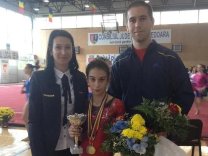 GIMNASTA ARADEANA IULIA BERAR, DE PATRU ORI PE PODIUMUL NATIONAL