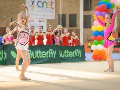 GIMNASTELE DE LA CSM ARAD VIZEAZA MEDALII LA CUPA ROMANIEI