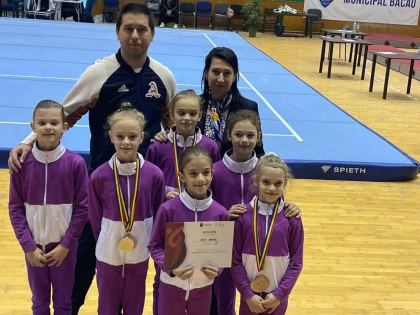 Gimnastele junioare de la CSM Arad au urcat de cinci ori pe podiumul național