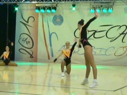 GIMNASTICA AEROBICA RAMANE IN TOP! MEDALII LA OPENUL CEHIEI PENTRU CSU ARAD SI URANIA