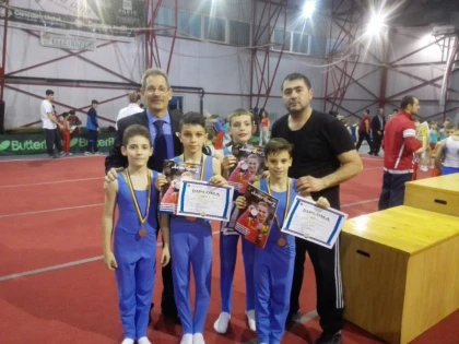 GIMNAŞTII ARĂDENI AU URCAT PE PODIUMUL NAŢIONAL ŞCOLAR