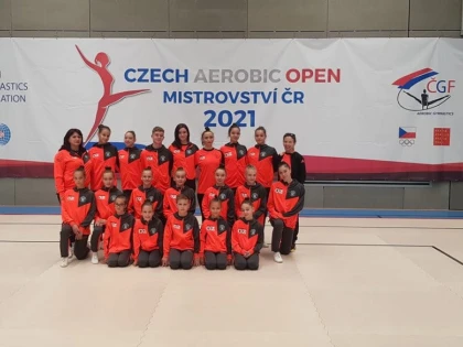 Gimnaştii de la CS Universitatea Arad, de şapte ori aur la Openul Cehiei de aerobică! Doi juniori merg la Europene