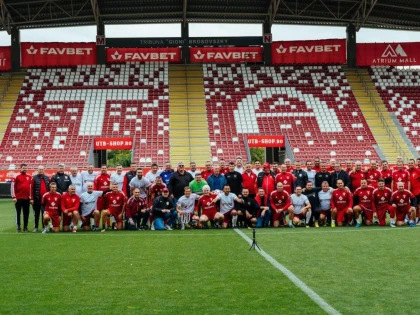 Gloriile Rapidului au dat recital pe Arena Francisc Neuman, victorie la scor de tenis cu veteranii UTA-ei!