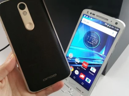GOOGLE PREGATESTE UN SMARTPHONE CARE „GANDESTE“ SI „VEDE“