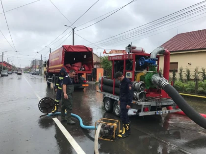 Gospodării inundate în municipiul Arad, în urma ploilor de vineri
