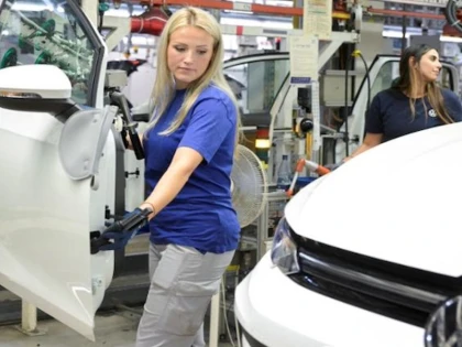 Grevă de avertisment la fabricile Volkswagen din Germania