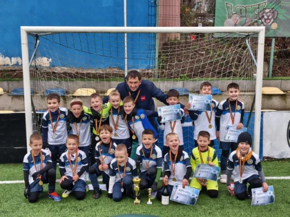 Grupa U8 a CSS „Gloria” Arad a câștigat Cupa „Moș Nicolae” la Aiud