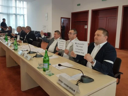 Grupul PSD-ALDE: Nu vom abdica de la principiile şi normele aflate în slujba comunităţii