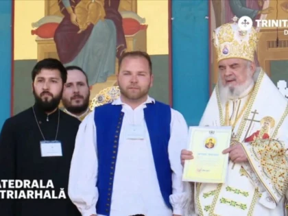 Grupul ,,Sfântul Stelian” al Parohiei Prunișor, premiat de Patriarhul Daniel