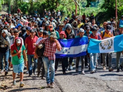 Guatemala a expulzat peste 3.300 de migranţi din Honduras care voiau să ajungă în SUA
