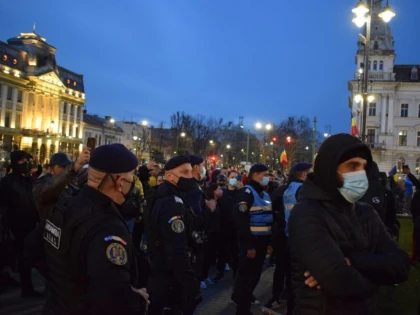 Guvernanții nu au motive să pună liniștiți capul pe pernă: protestatarii au ieșit și mai mulți pe străzi