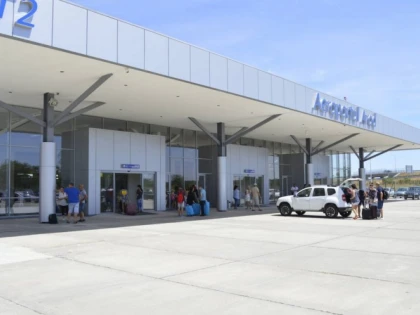 Guvernul a alocat 25 de milioane de lei pentru Aeroportul Brașov. Cel din Arad e lăsat să moară