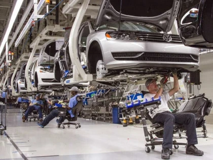 Guvernul anunță reluarea discuțiilor cu Volkswagen, iar noua uzină s-ar putea deschide la Arad