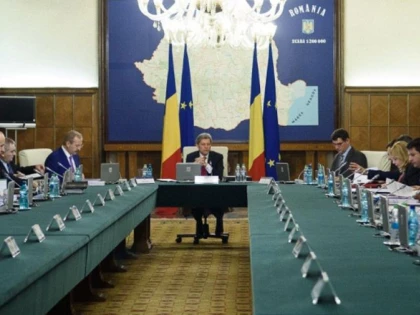 GUVERNUL ATACĂ LA CCR SALARIZAREA UNITARĂ A PERSONALULUI PLĂTIT DIN FONDURI PUBLICE