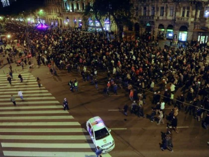 GUVERNUL DE LA BUDAPESTA VREA SA PUNA TAXA PE INTERNET