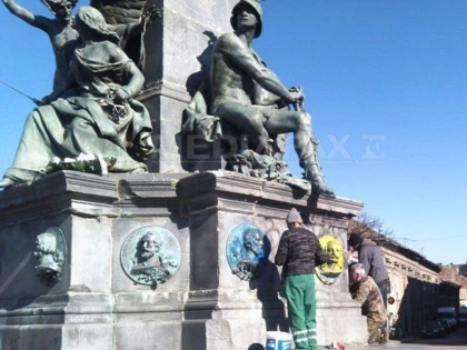 GUVERNUL UNGARIEI CONDAMNA VANDALIZAREA STATUII DE LA ARAD