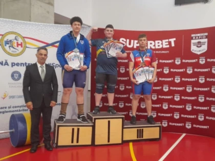 Halterofilii arădeni au luat medalii la juniori II: Alexandru Pițucă este triplu campion național!