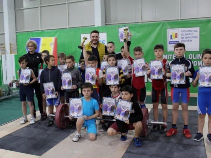 Halterofilii de la CSM Arad au început sezonul în forţă