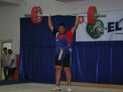 HALTEROFILUL ARADEAN ADRIAN LINGURAR DEBUTEAZA LA MONDIALE