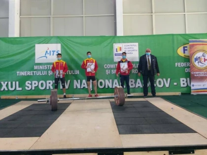 Halterofilul arădean Cosmin Krupla, triplu medaliat naţional de seniori (FOTO)