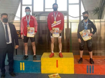 Halterofilul arădean Cristian Molnar este triplu medaliat cu bronz la seniori