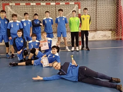 Handbaliștii juniori III ai Gloriei Arad s-au clasat pe locul doi la turneul semifinal