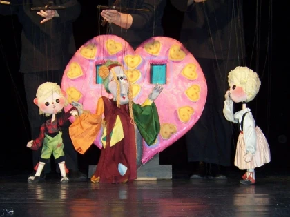 „Hansel și Gretel” - duminică, 7 mai, pe scena Trupei Marionete