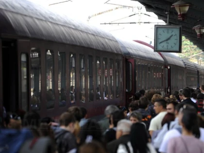 Haos pe căile ferate. Un tren plecat din Arad are 180 de minute întârziere