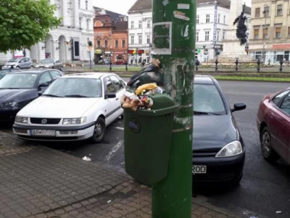 Haos total ! Aradul rămâne și fără salubrizarea stradală