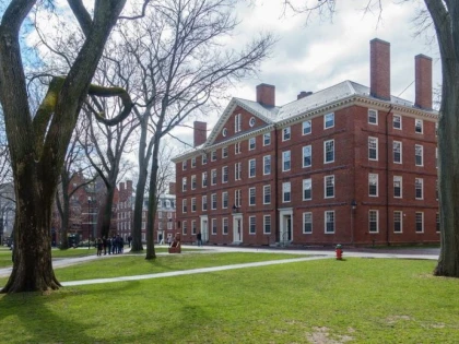 Harvard numește prima persoană de culoare la conducerea prestigioasei instituții