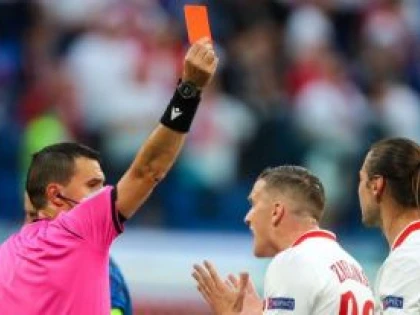 Haţegan a arătat primul roşu de la EURO 2020! Premieră istorică, cu arădeanul la centru
