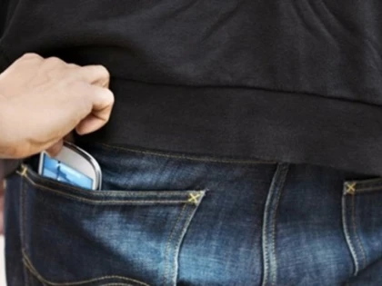 Hoață la 17 ani: minoră din Ineu, a furat din buzunar 600 de lei