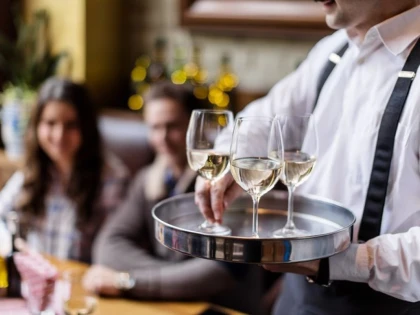 Horeca se redeschide în orașe cu incidență mai mică decât Aradul