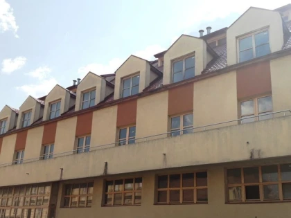Hotelul sportivilor din Arad, abandonat după ce s-au investit 8 milioane de lei