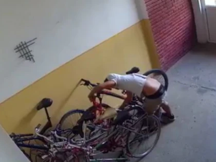 Hoțul care a furat biciclete în valoare de 10.000 lei a fost prins
