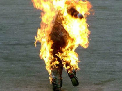 I-a dat foc cu o brichetă! Un bărbat a ars de viu în fața gării