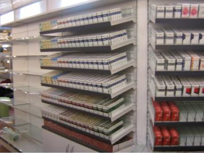 I-a împrumutat mașina prietenului pentru a cumpăra țigări și dus a fost
