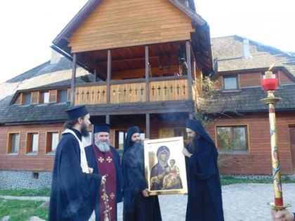 Icoana făcătoare de minuni a Maicii Domnului de la Mănăstirea Vatopedi a ajuns în parohia Joia Mare